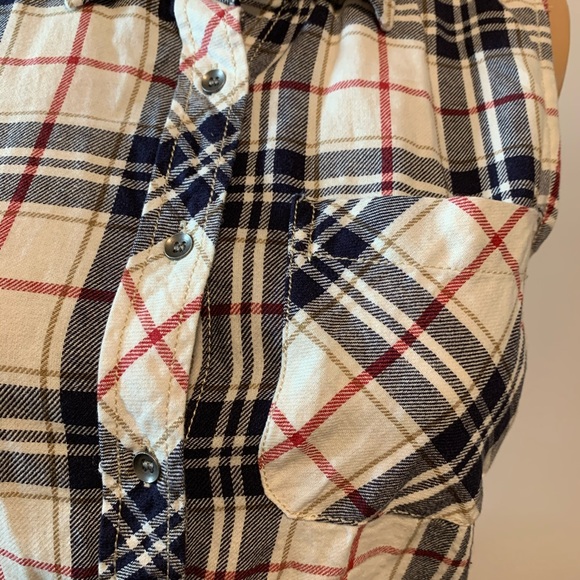 Forever21 women’s Junior plaid sleeveless shirt - Picture 6 of 13